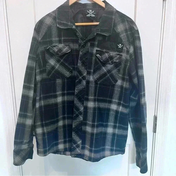DC Other - DC men’s black and grey collared button down plaid flannel, size L